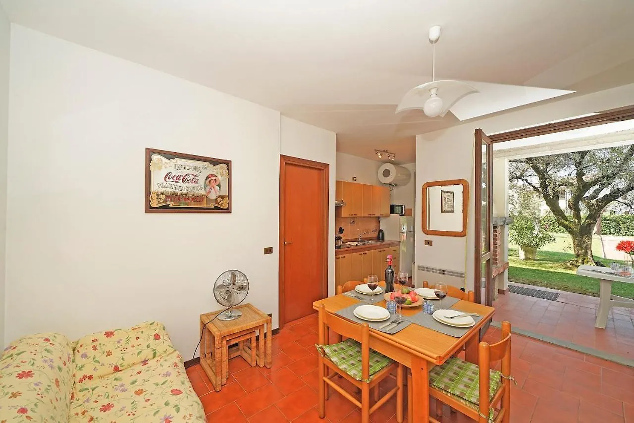 Lina'S Apartment - Gardagate Moniga del Garda 0*,  Italy